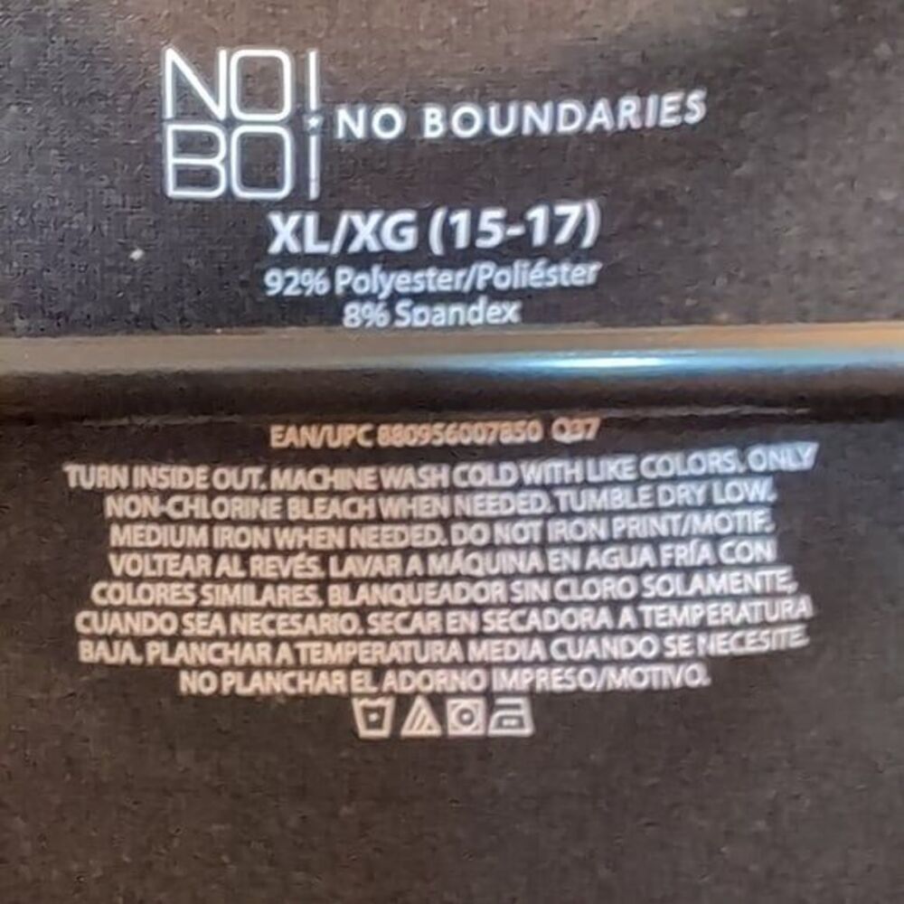 No Boundaries "Love Whatever" Black T-shirt in Size Medium - Picture 2 of 3